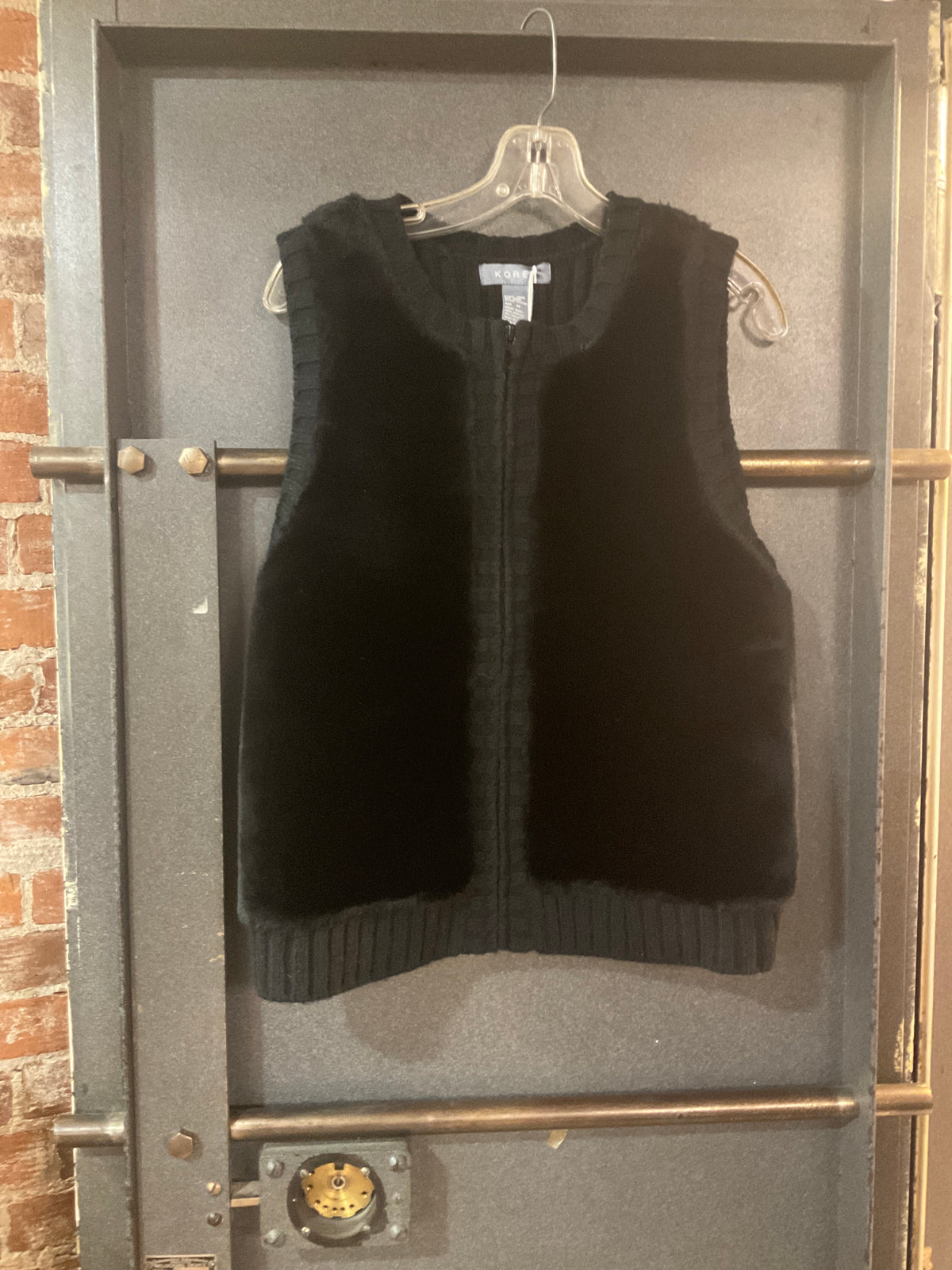BLACK KORET ZIP UP VEST M