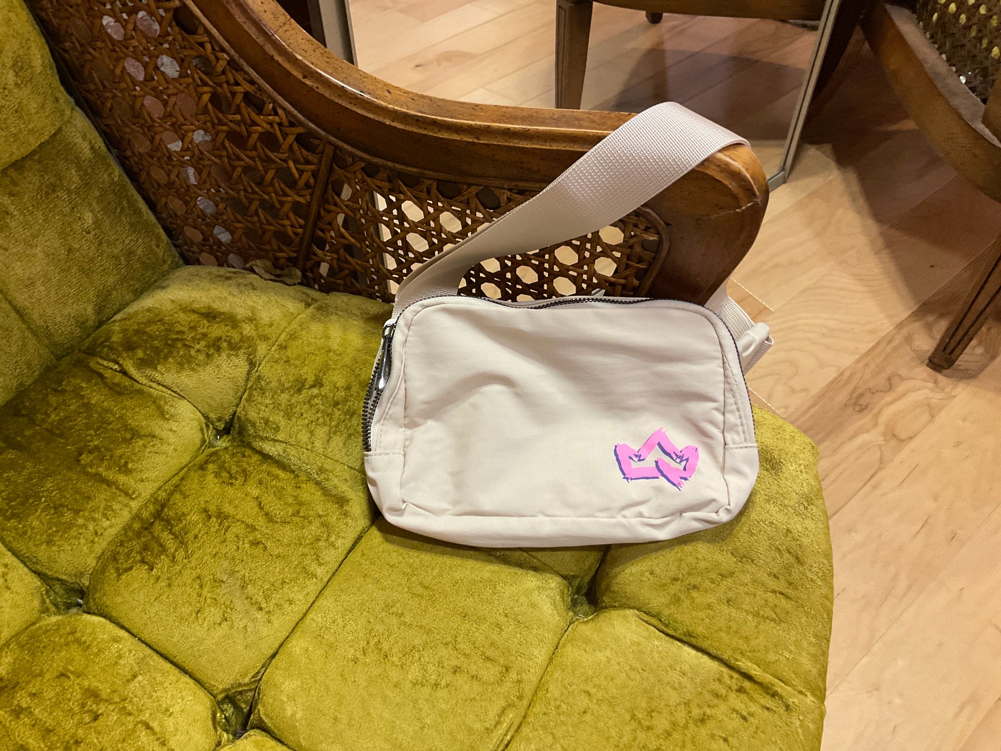 CREAM UNKNOWN BAG