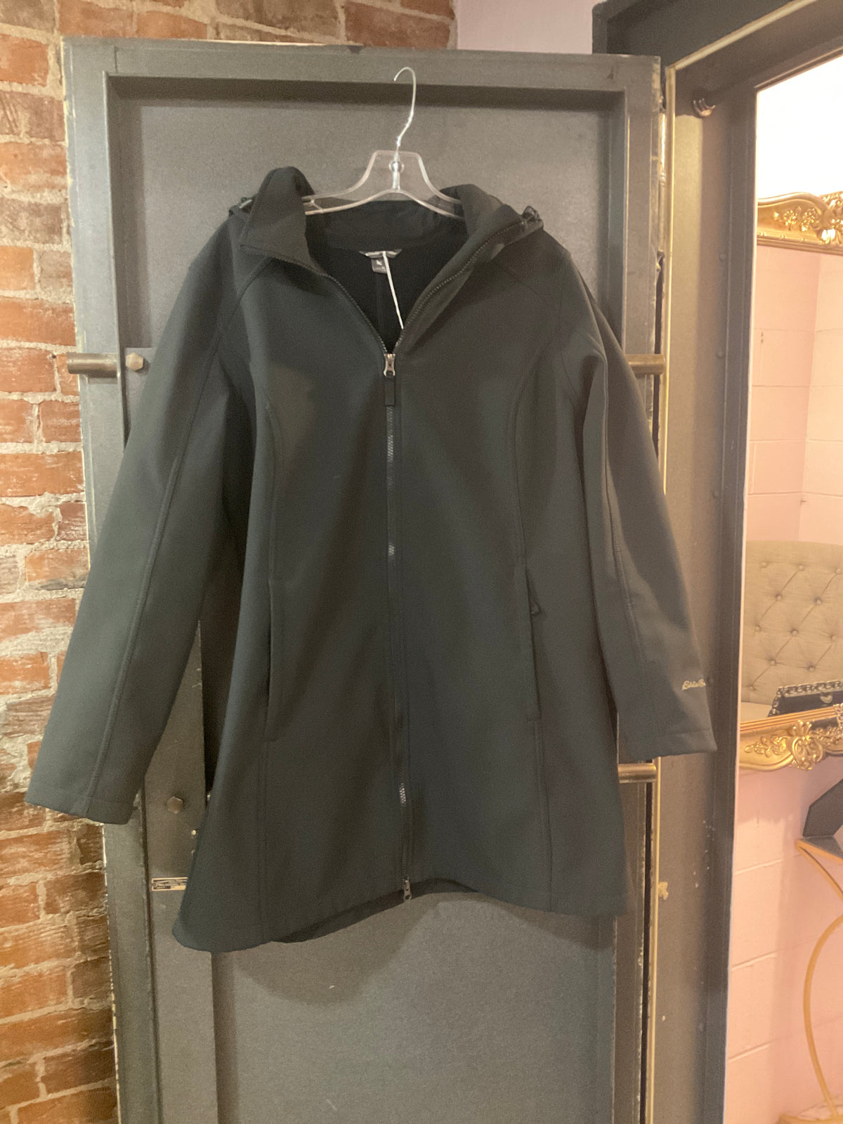 BLACK EDDIE BAUER ZIP UP JACKET XL