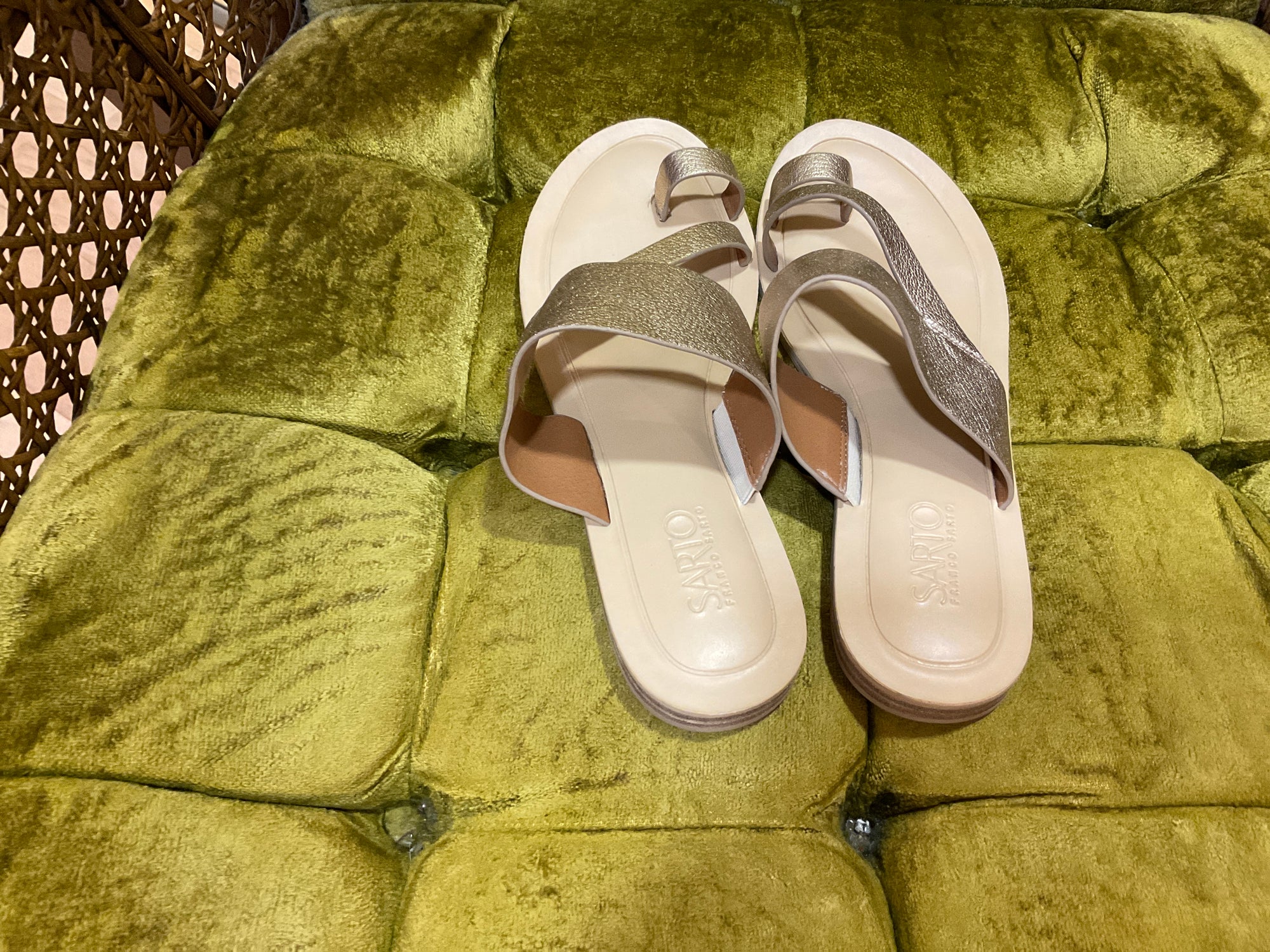 GOLD FRANCO SARTO SANDAL 6.5