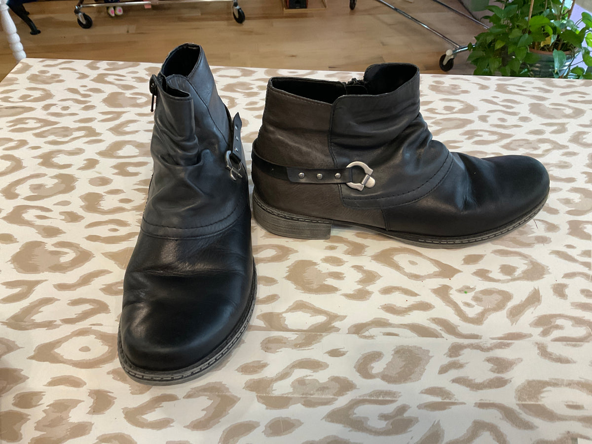 BLACK Aetrex Ankle boot 10