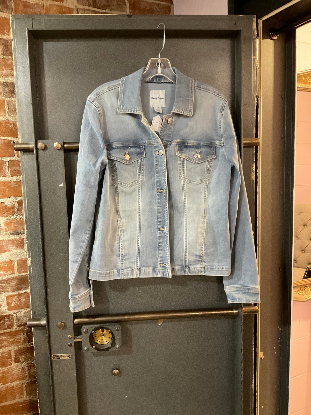 LIGHT WASH TOMMY BAHAMA EXCELLENT CONDITION S