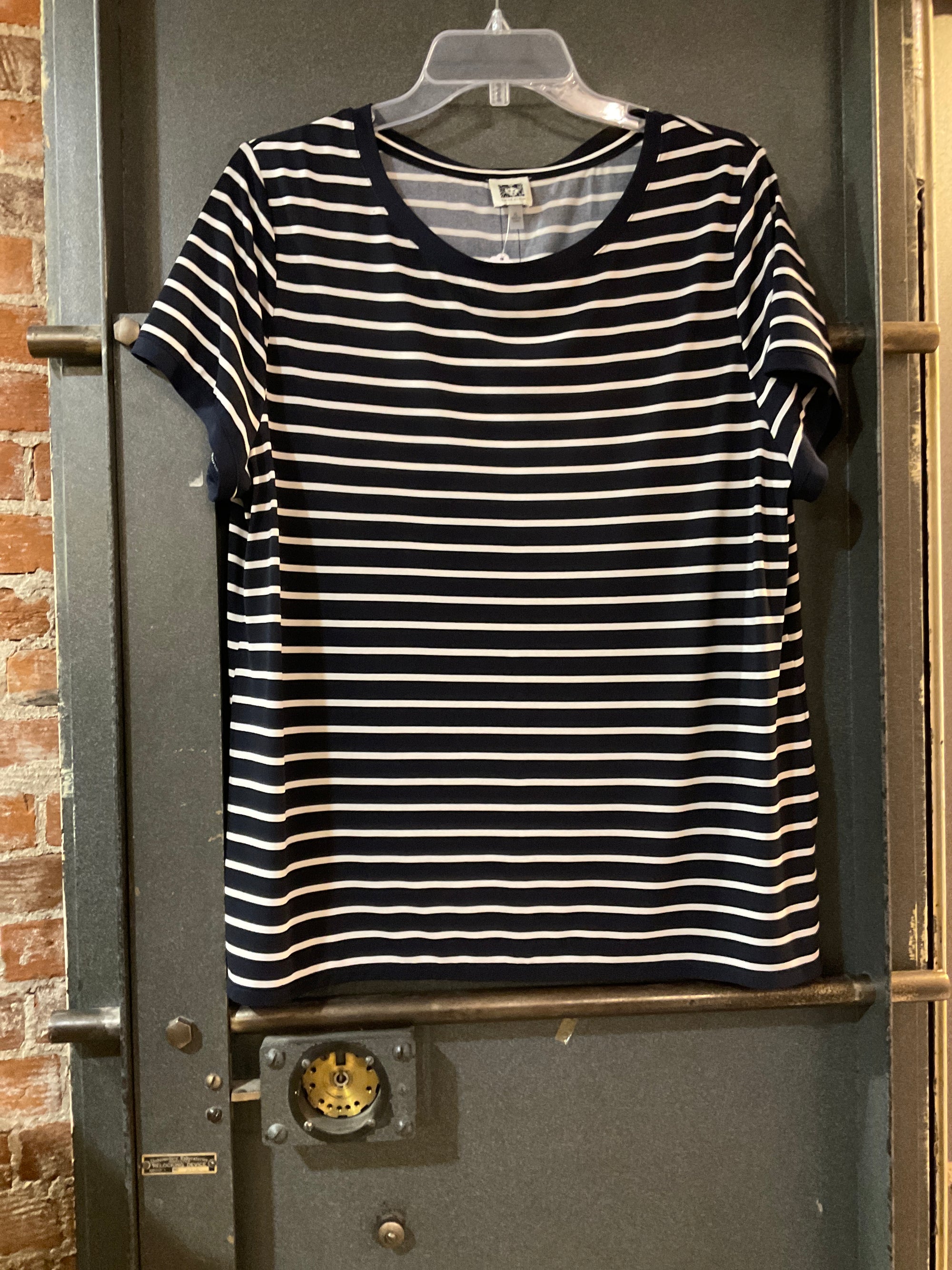 BLACK AND WHITE ANNE KLEIN SHORT SLEEVE SHIRT XL