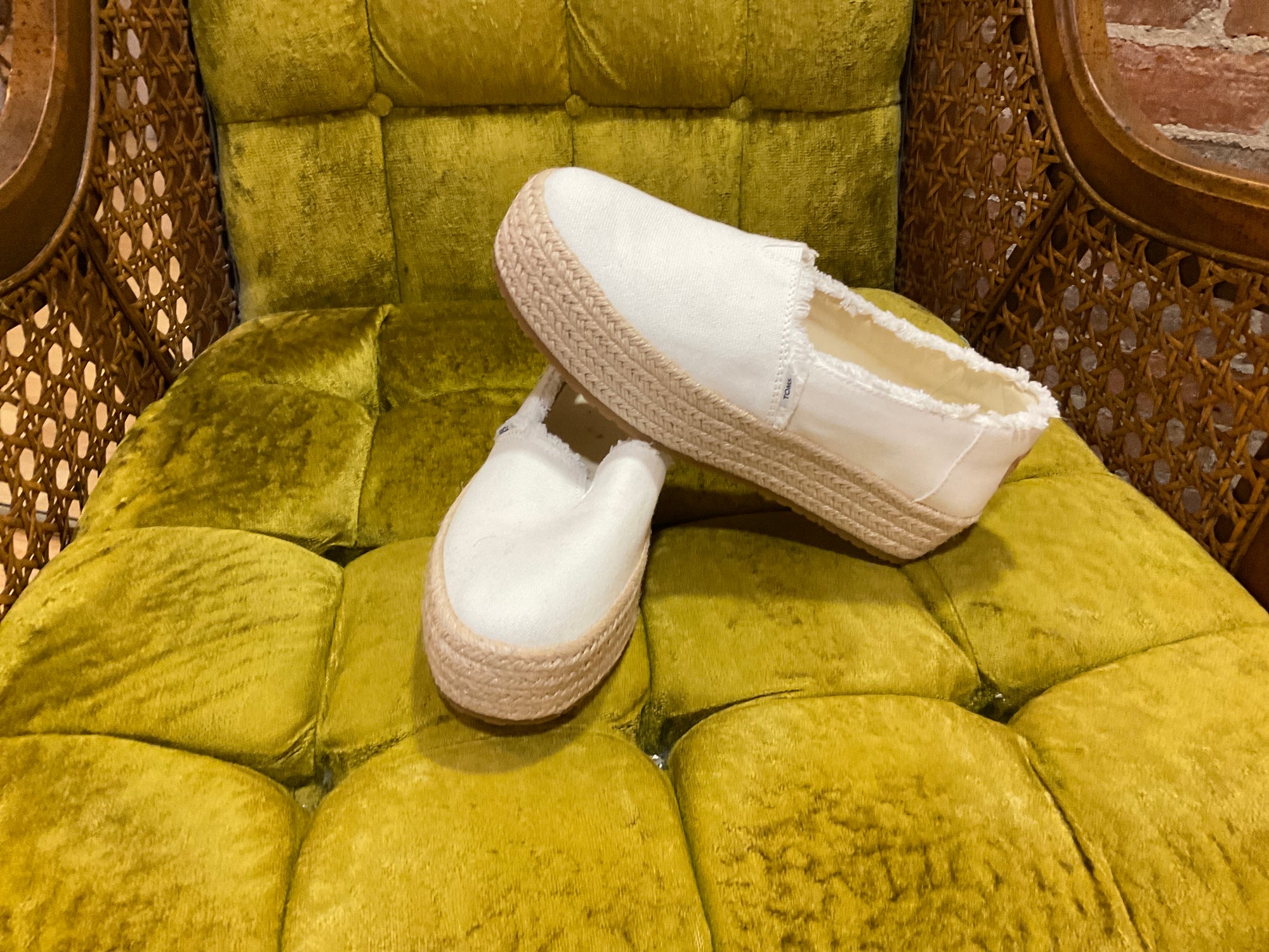 WHITE TOMS SHOE 7