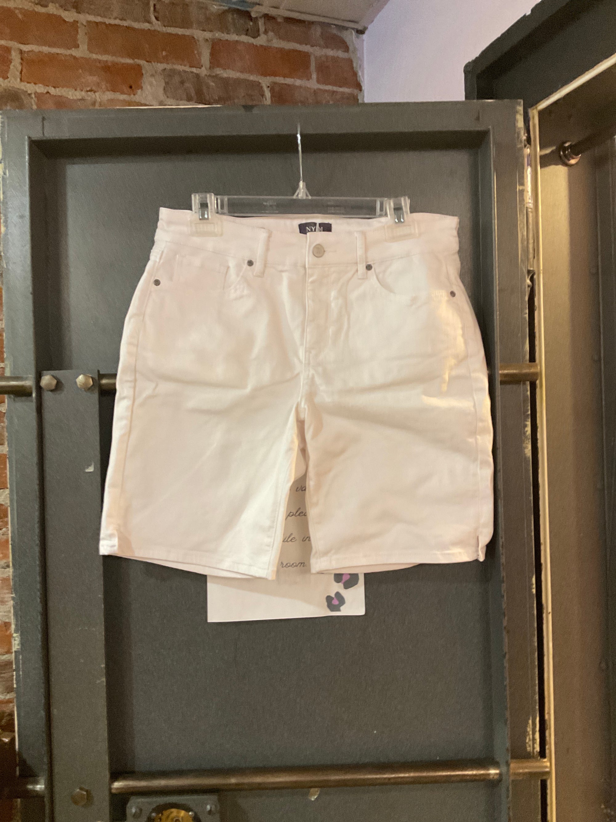 WHITE NYDJ SHORTS 10