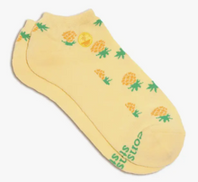 Load image into Gallery viewer, Conscious Step - Socks that Provide Meals - Pineapples - Ankle

