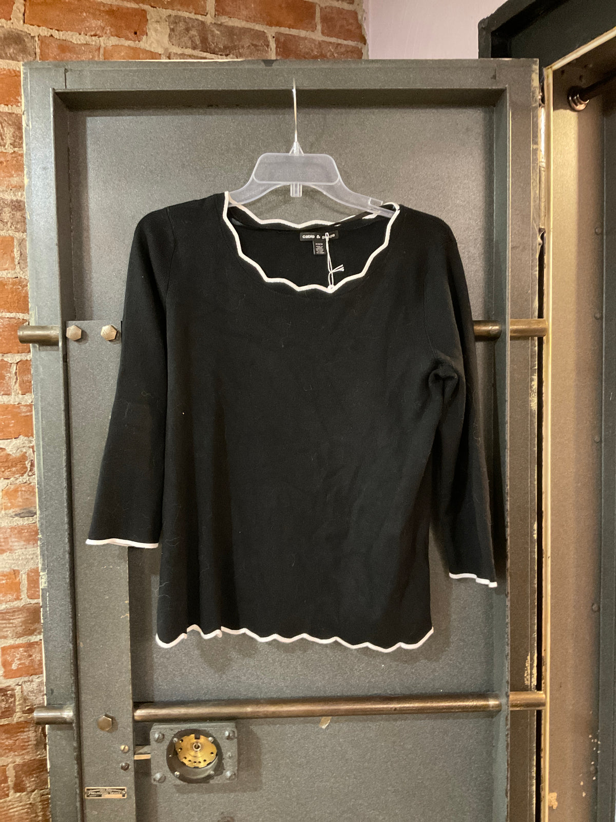 BLACK WITH WHITE TRIM CABLE &amp; GAUGE LONG SLEEVE SHIRT M