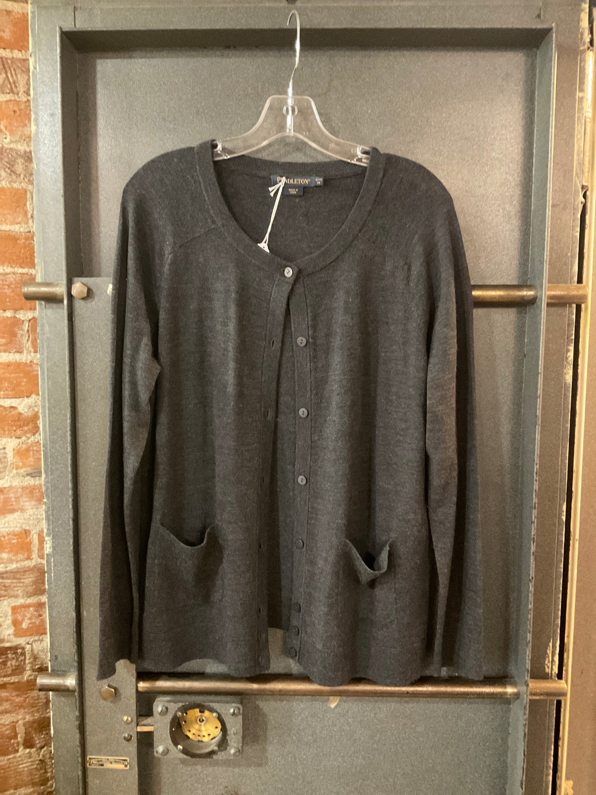 drk grey Pendleton MERINO WOOL DARK GRAY CARDIGAN WITH POCKETS PETITE M