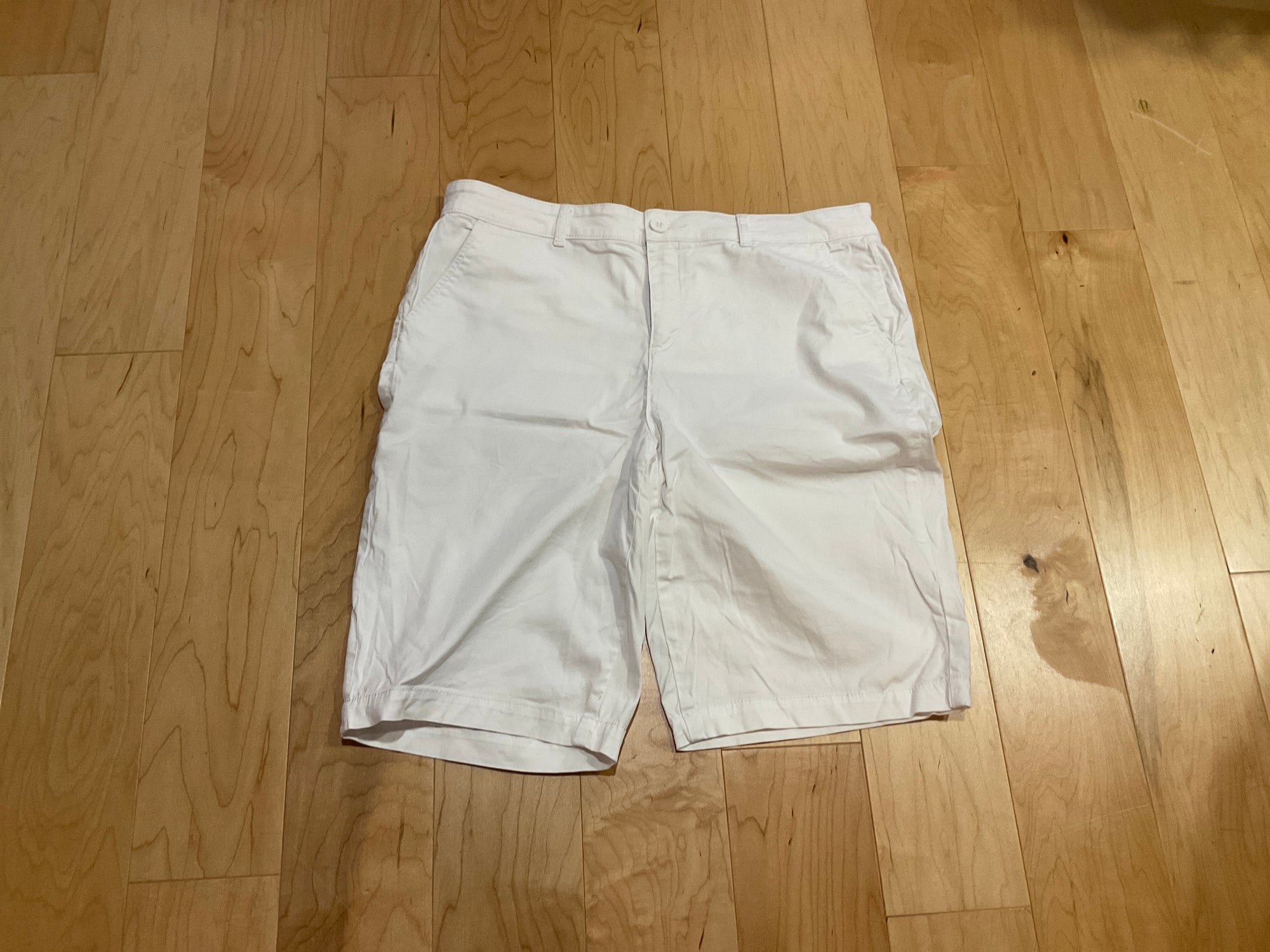 WHITE NYDJ SHORTS 10