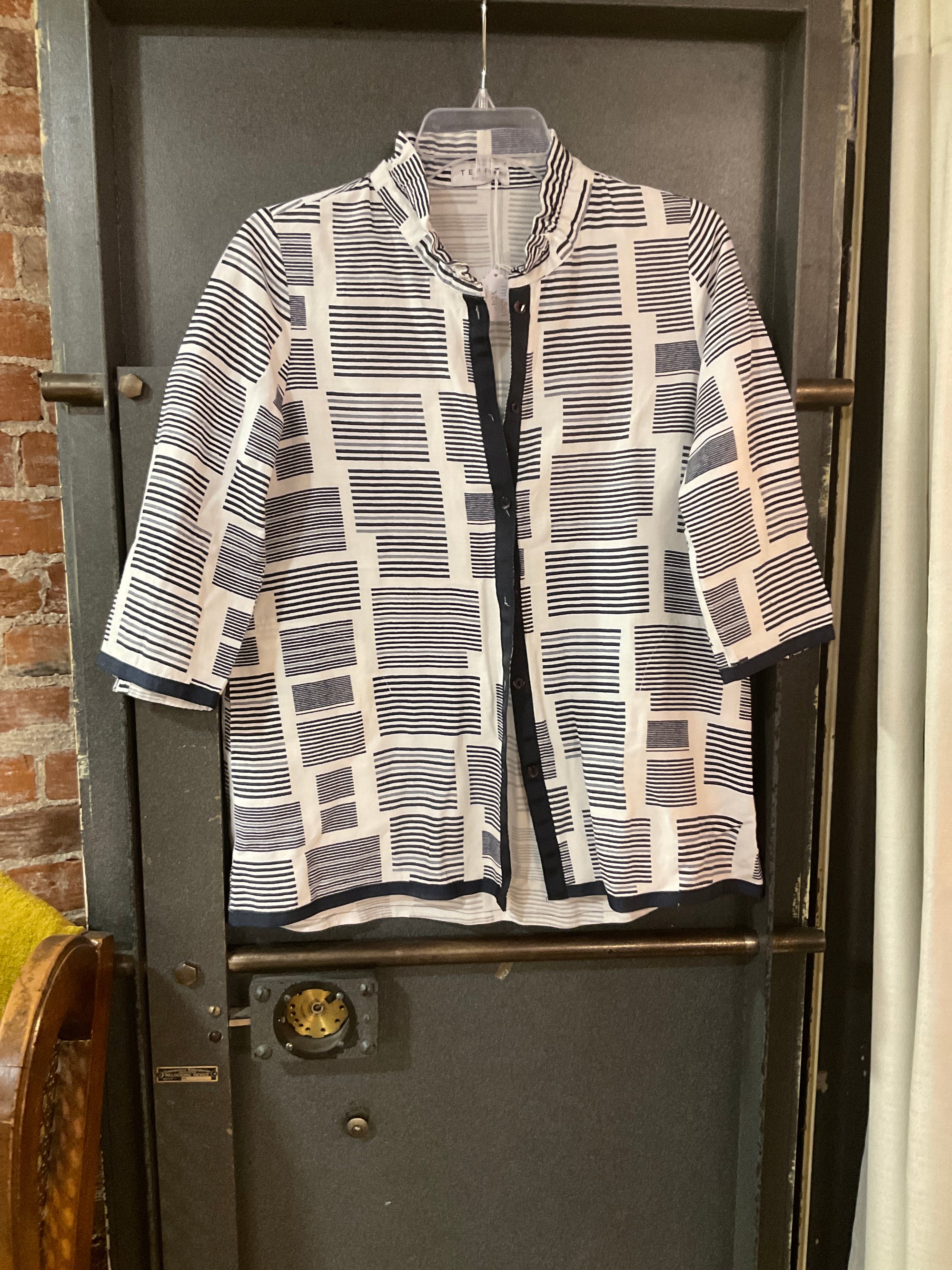 BLACK/WHITE PATTERN TERRA LONG SLEEVE SHIRT S