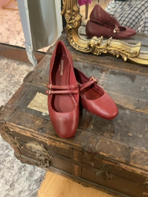 BURGUNDY KENNETH COLE LEATHER MARY JANE SHOE 8