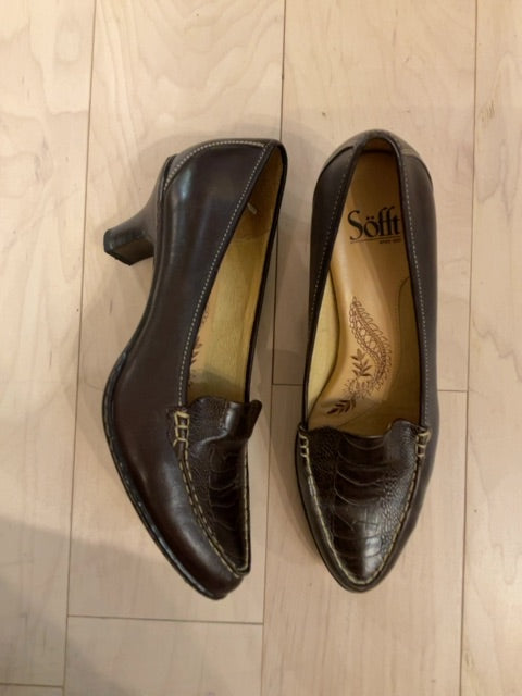 BROWN SOFFT LOAFER HEELS 8