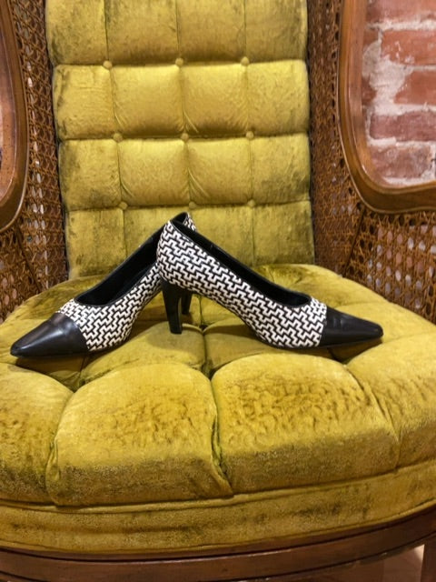 BLACK/WHT JACQUELINE FERRAR SHOE 9M