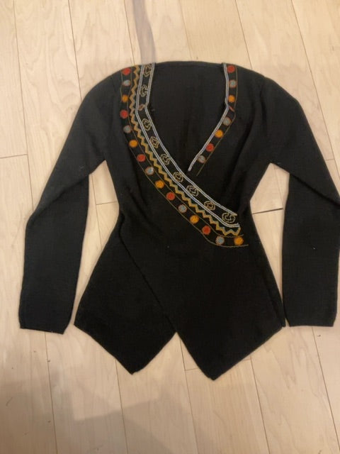 BLACK UNKNOWN EMBROIDERED WRAP SWEATER S