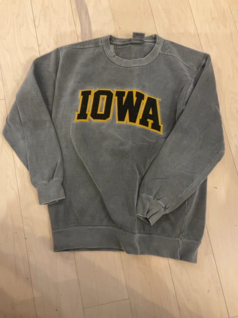 GREY Comfort colors IOWA HAWKEYE SWEATSHIRT S