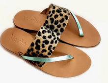 Load image into Gallery viewer, Irida - Handmade Leather Thong Sandal
