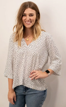 Load image into Gallery viewer, 3/4 Length Chip Flow Blouse

